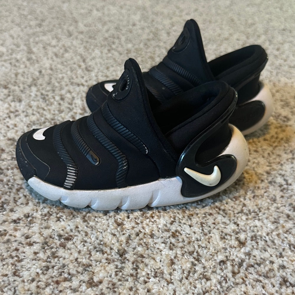 Nike 9c Black Dynamo Go Sneakers